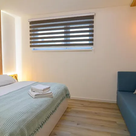 Apartment Astrid 4 *